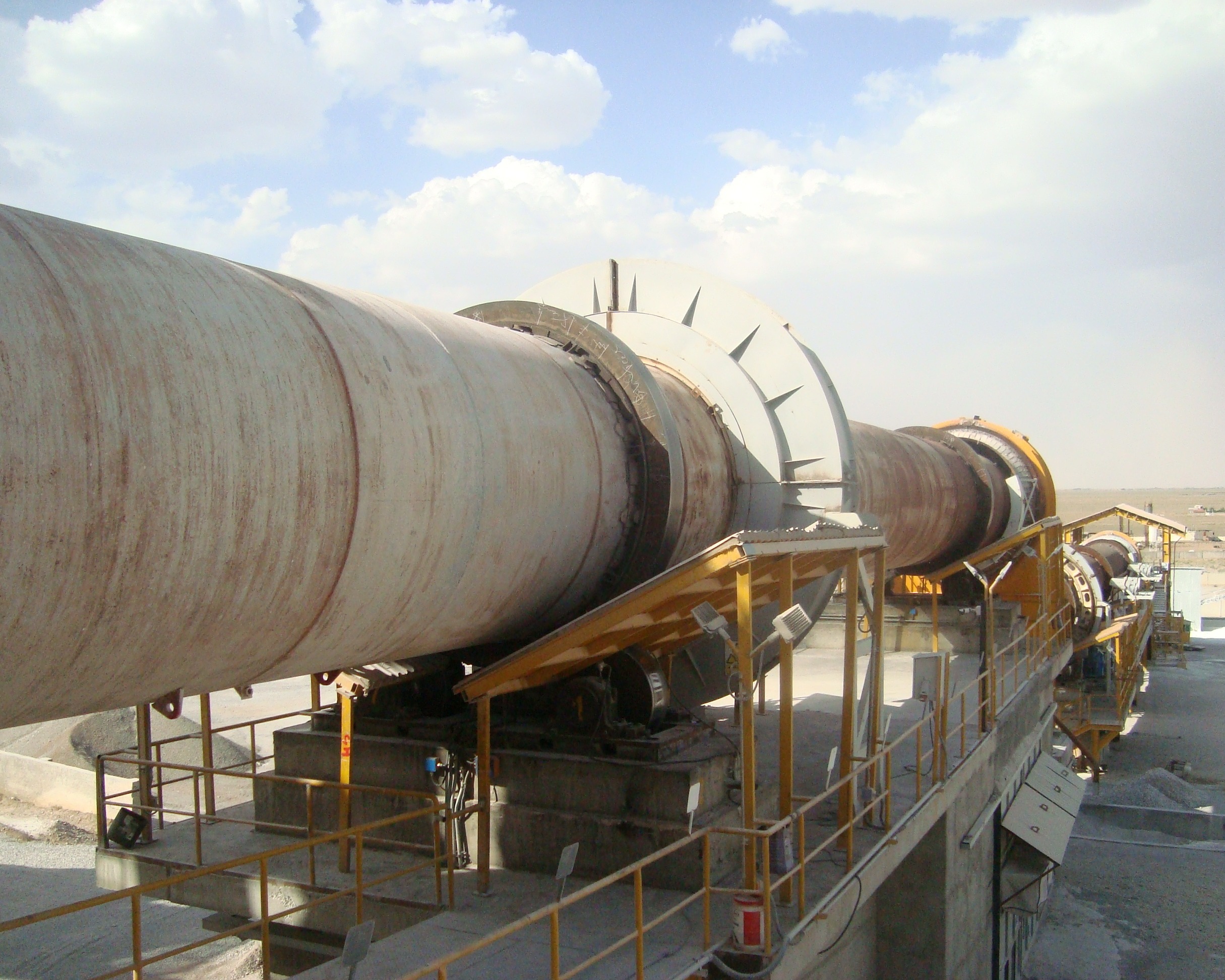 Thrust force correction for spherical roller bearings in a rotary dryer, ensuring optimal alignment and preventing premature wear.