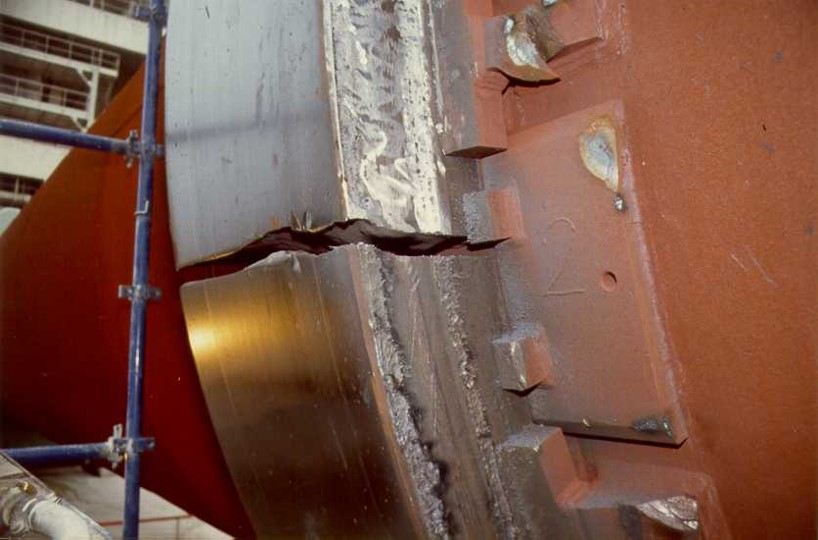 Cracked kiln ring – a critical issue affecting kiln integrity, repairable through HAVEC’s expert services.