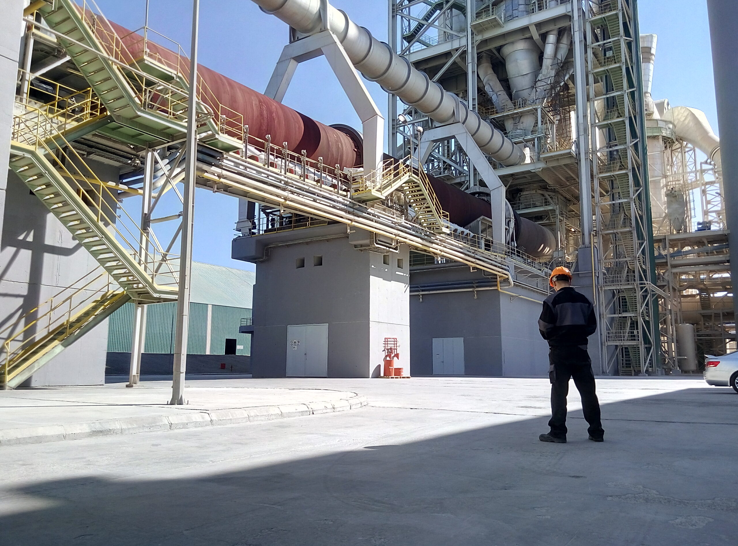 Engineer analyzing rotary kiln to resolve performance issues and optimise kiln operations.