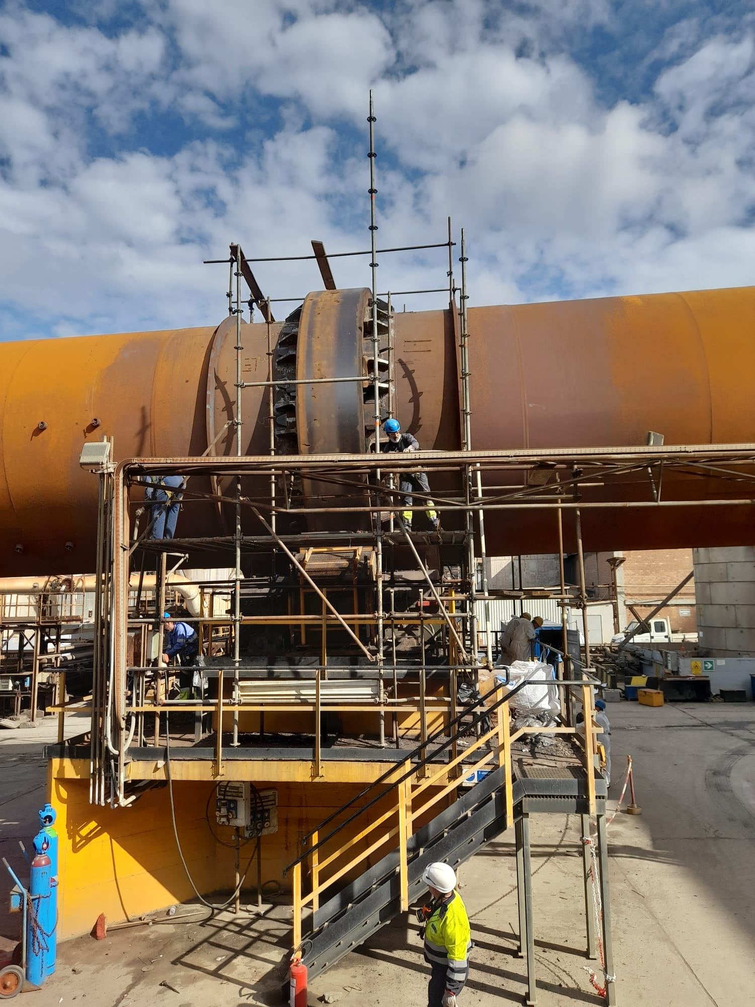 Supervision of tire-to-shell attachment system upgrade for rotary kiln, ensuring improved alignment and operational performance.